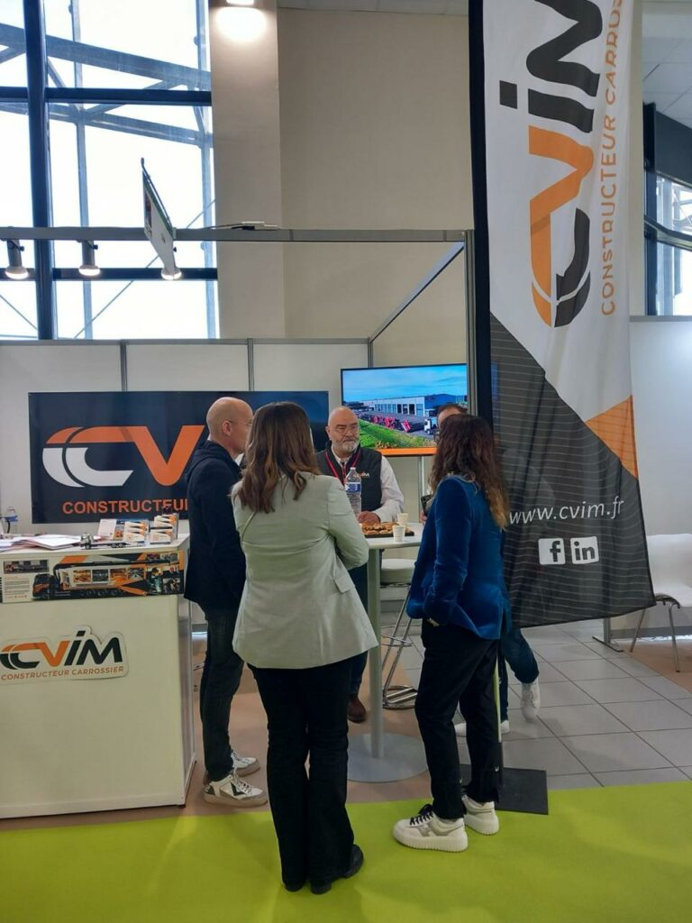 Bertrand GUILLOTON echange sur le stand CVIM au congrès DLR 2025